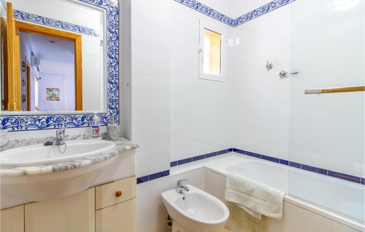 4 Bedroom Cozy Home In Pilar De La Horadada Exterior foto